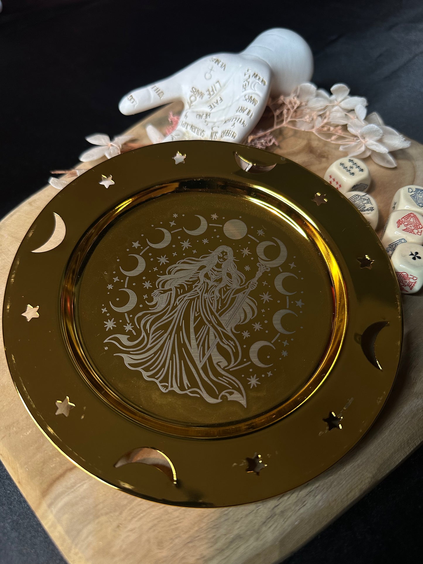 Assiette d’Autel Dorée – Déesse de la Lune