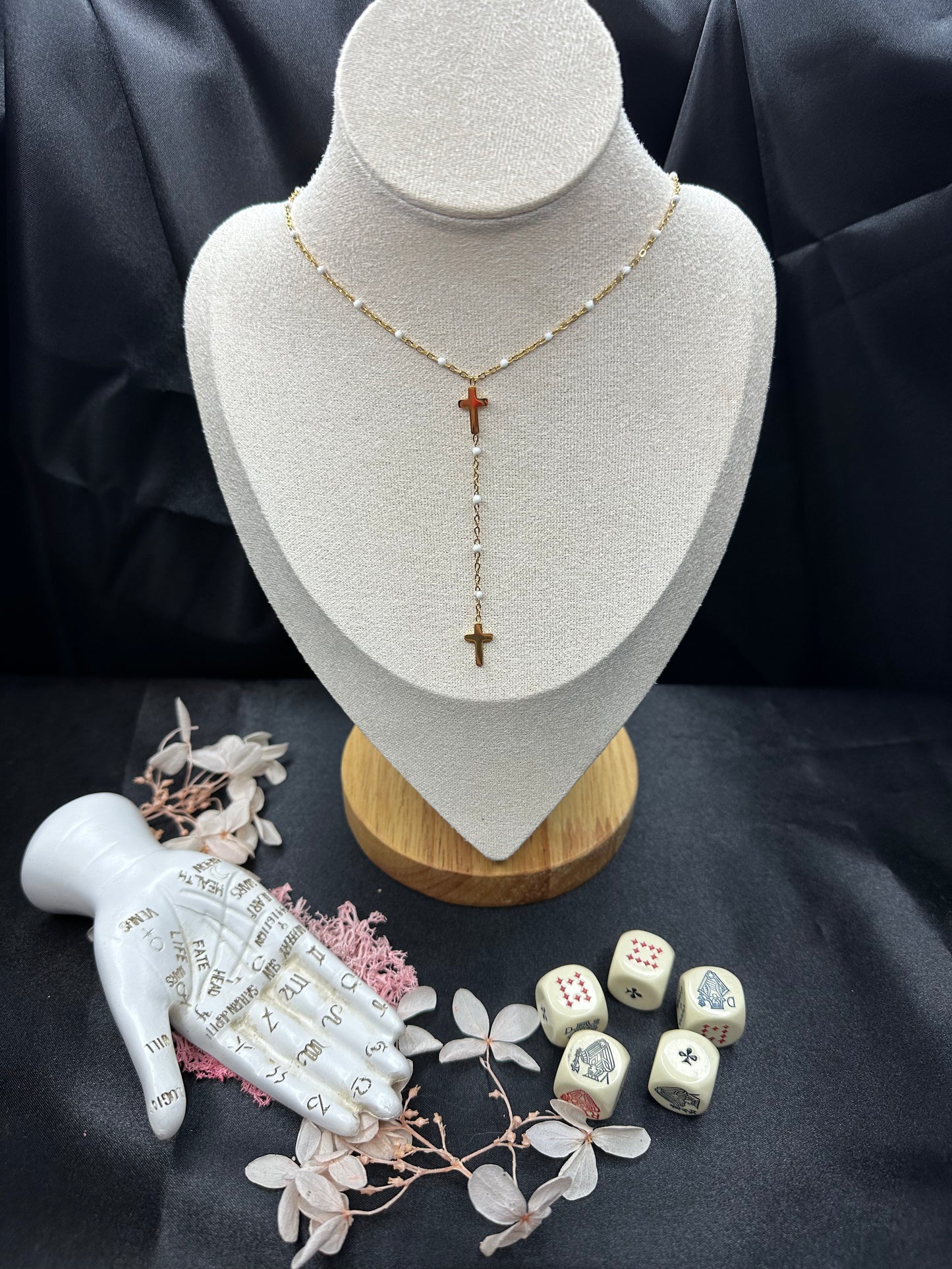 Collier Ras de Cou avec Pendentif en Croix – Protection & Sérénité