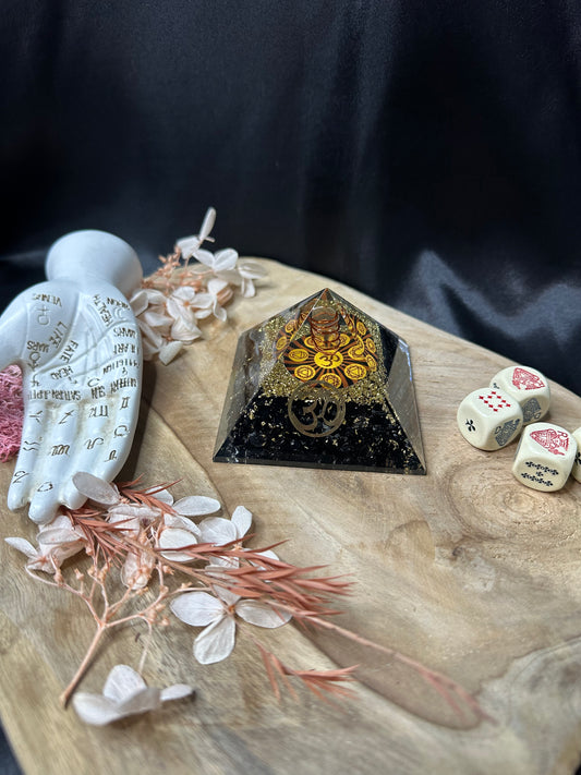 Orgonite Pyramide Tourmaline OM - Protection & Équilibre